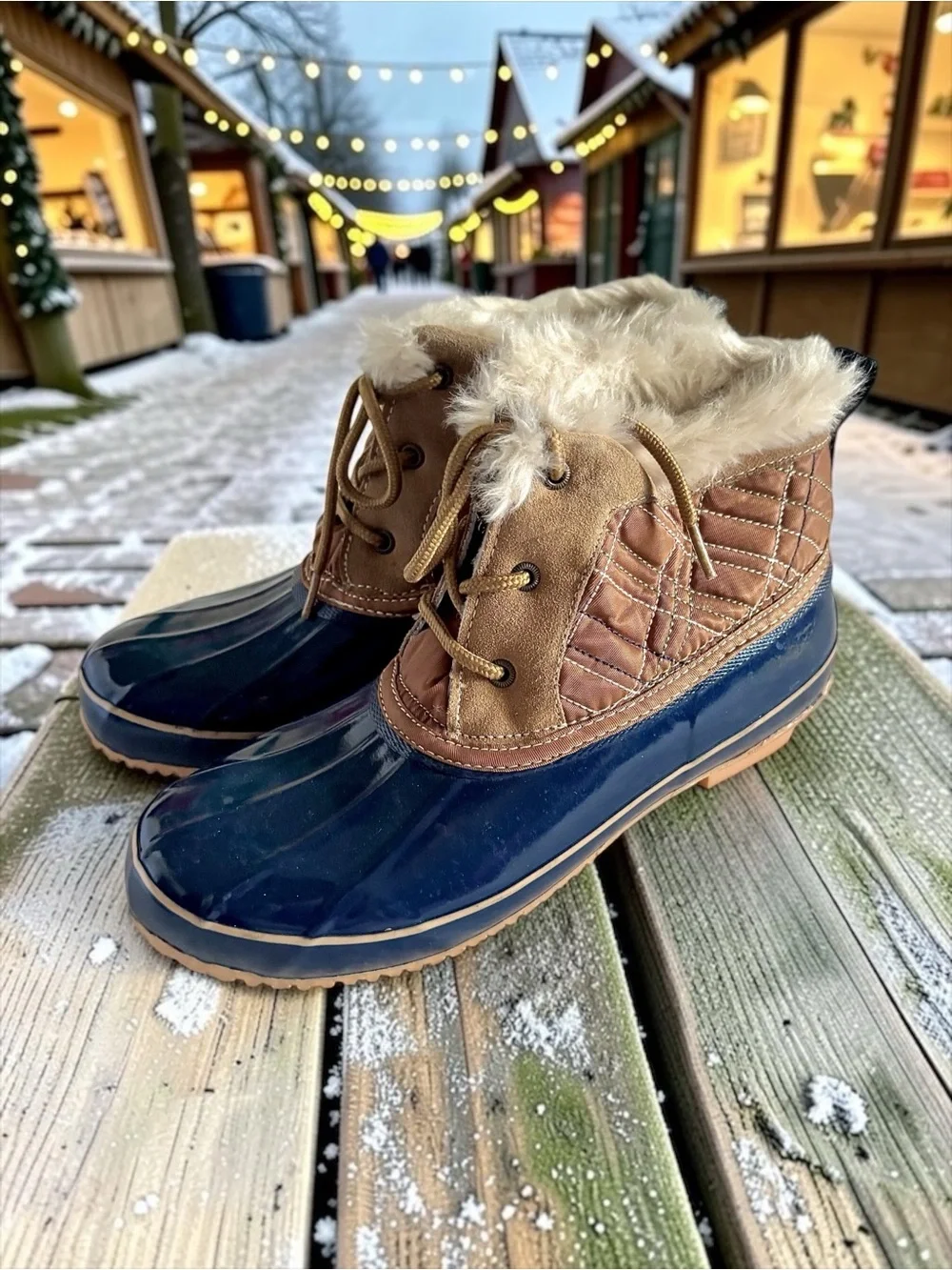 Khombu Women’s Size 8 Navy & Tan Winter Boots Faux Fur Trim
